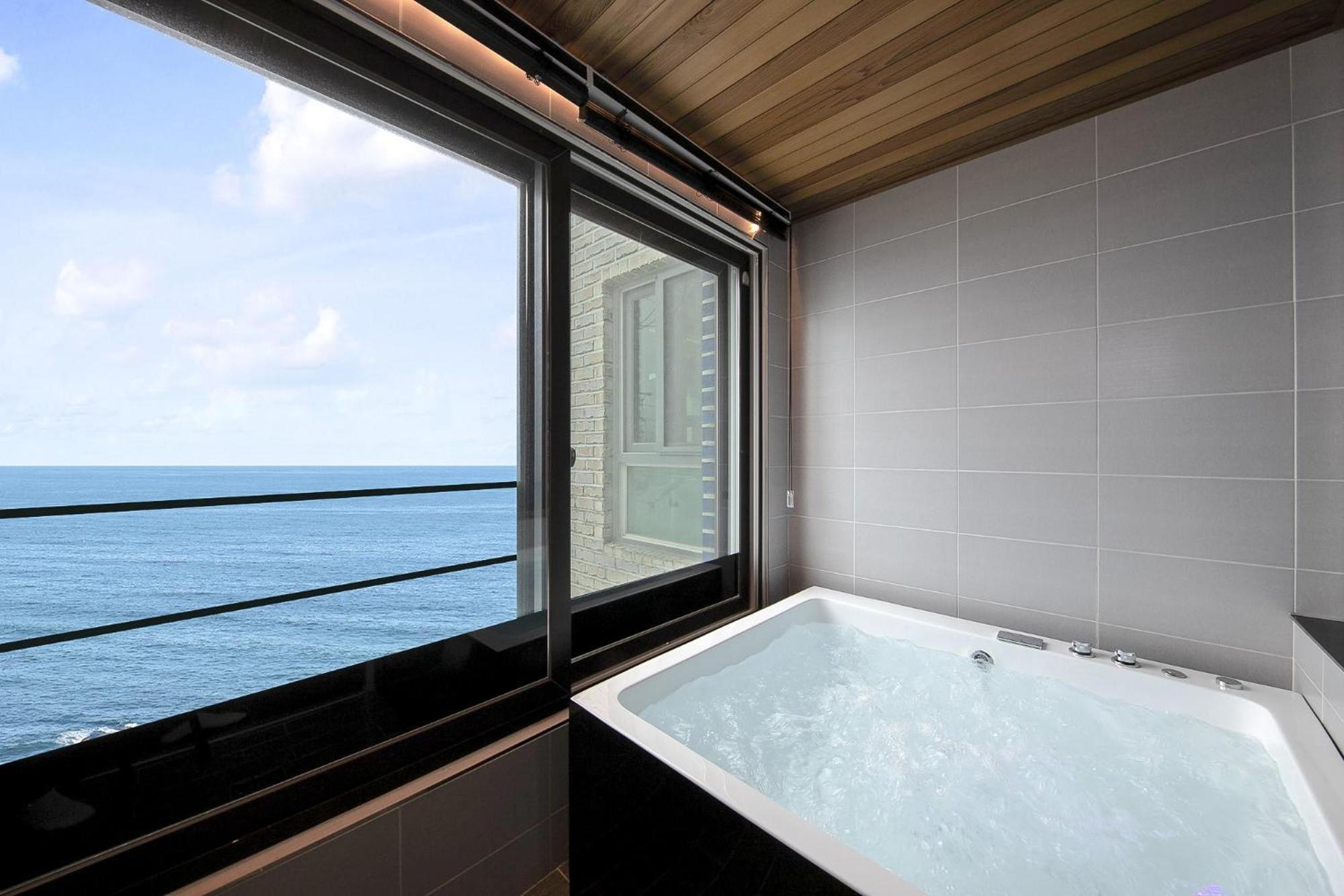 Gangneung The Ciel Spa Pension Стая снимка